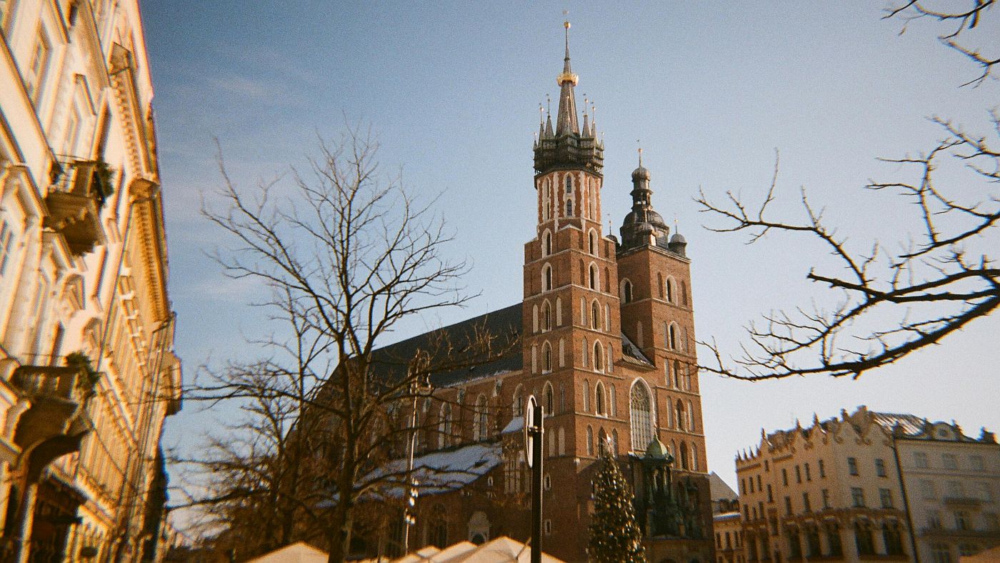 pranie tapicerki i wykładzin Kraków - czyszczenie w mieszkaniu biurze i lokalu